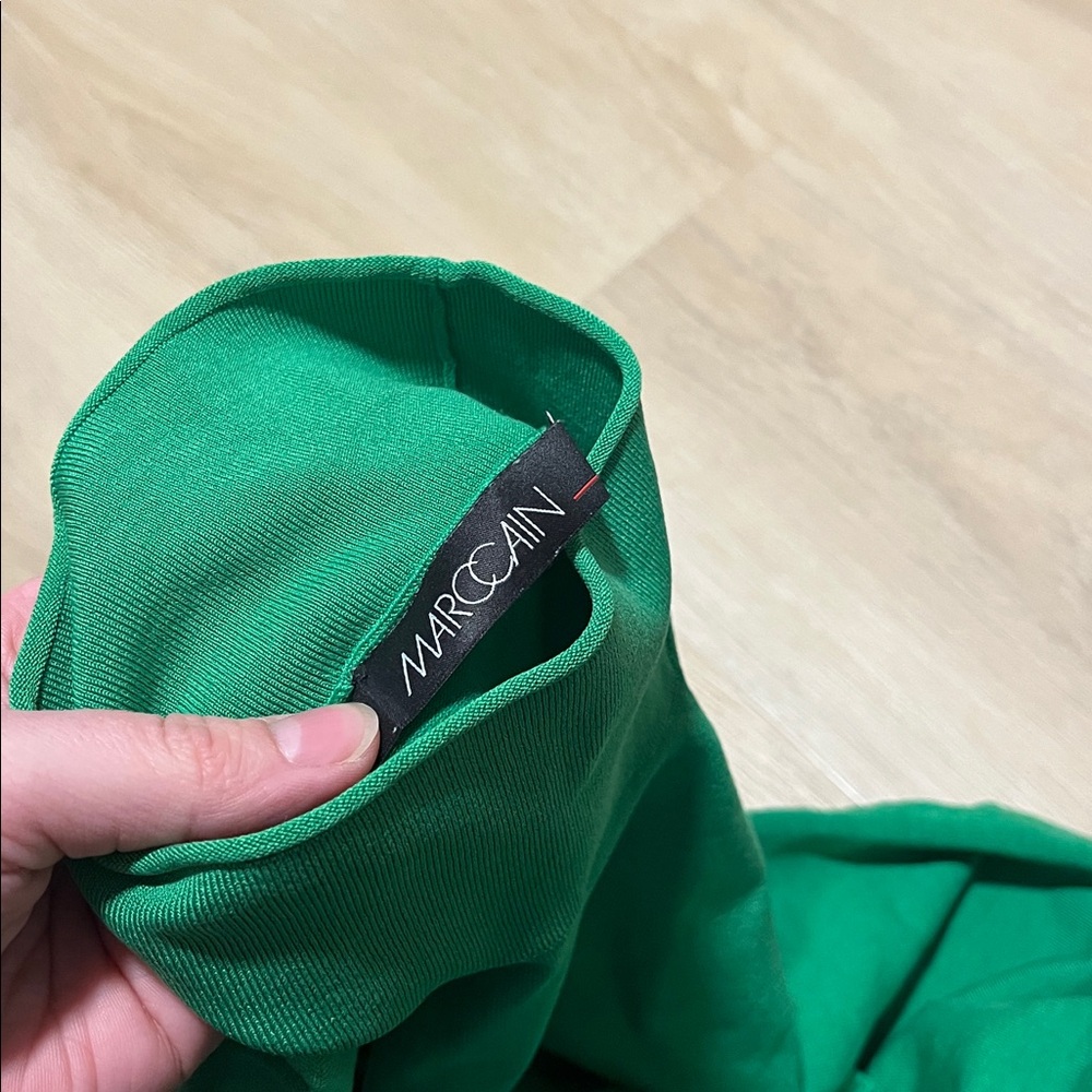Marc Cain Green Mockneck Sleeveless Top Silk 558 - Picture 2 of 5